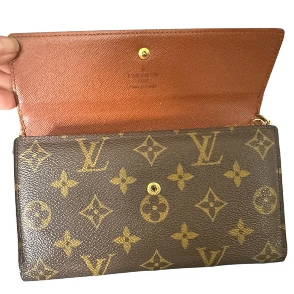 Louis Vuitton Portefeuille International Monogram
Wallet - Picture 5 of 10